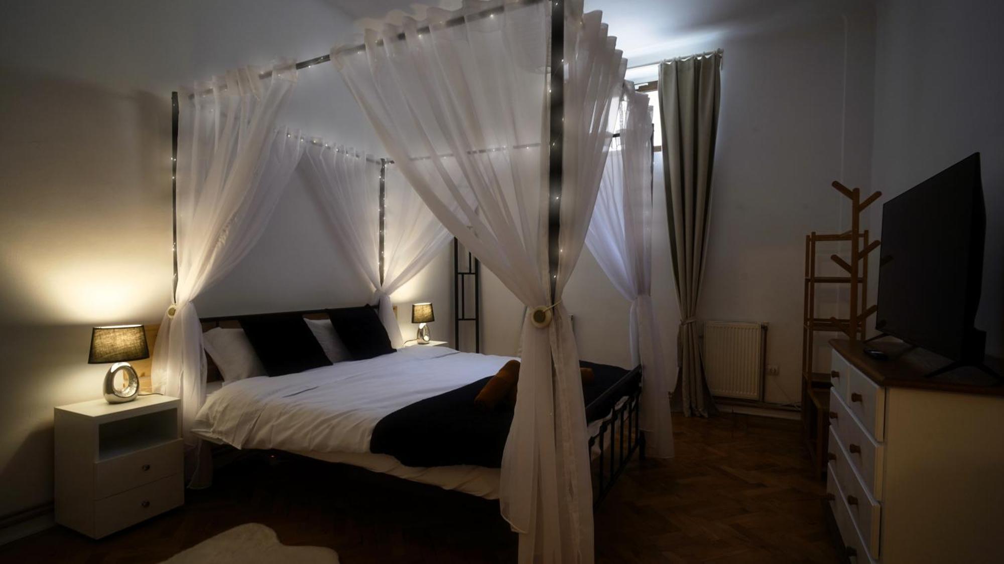 Intimo Oldtown Romantic Apartment Брашов Экстерьер фото
