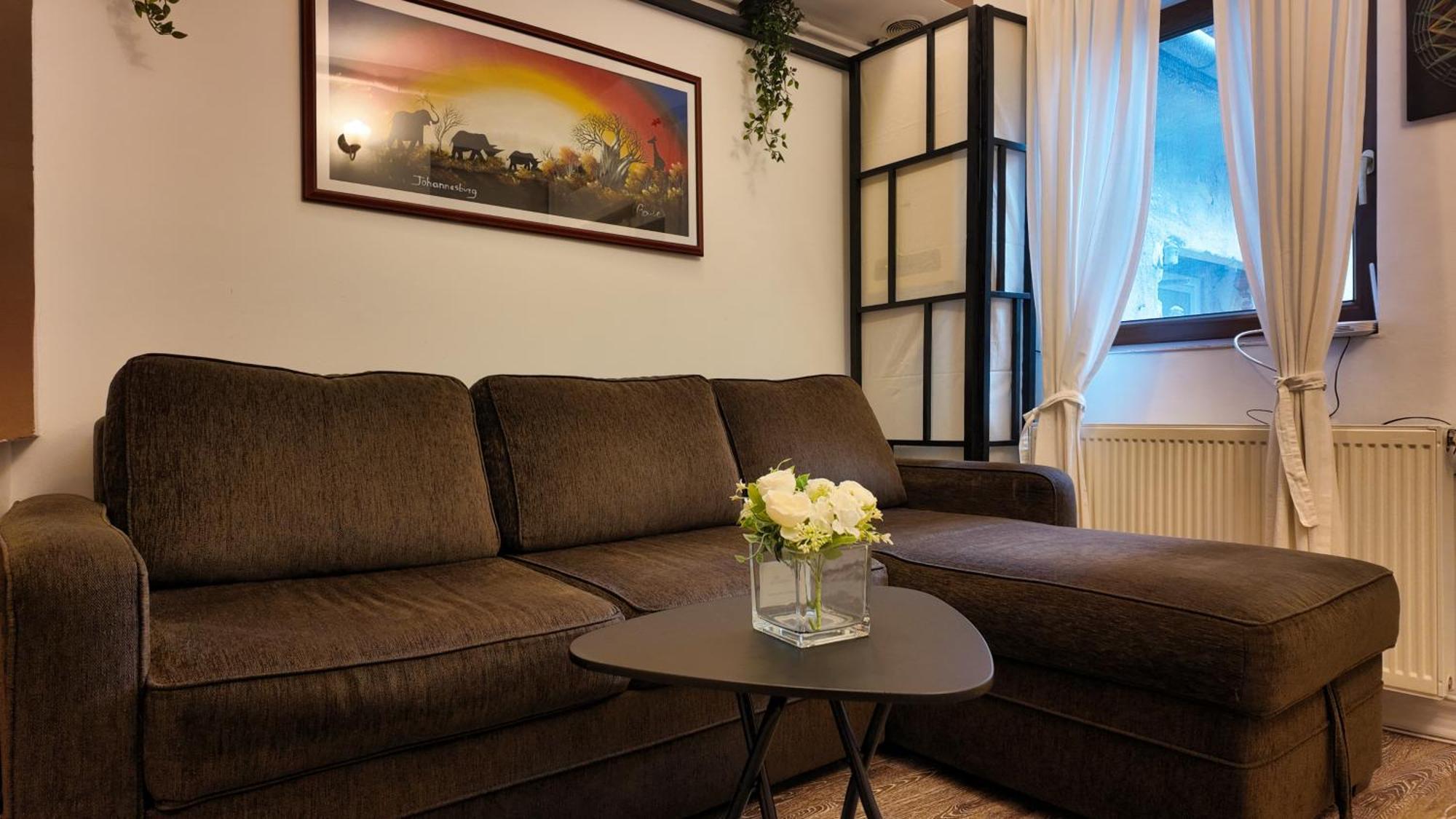 Intimo Oldtown Romantic Apartment Брашов Экстерьер фото