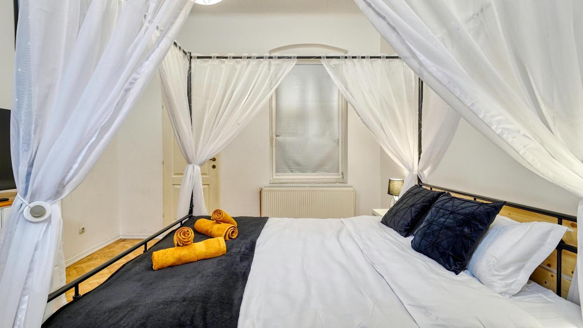 Intimo Oldtown Romantic Apartment Брашов Экстерьер фото